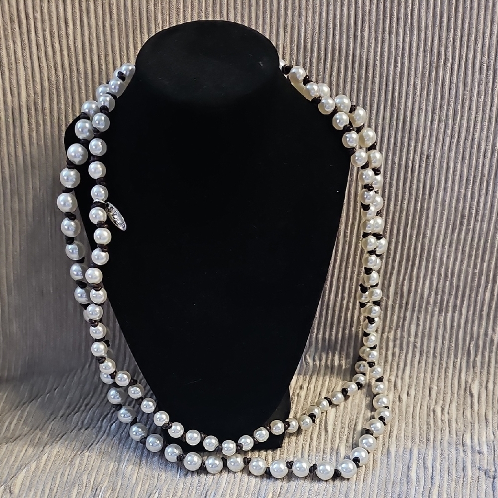Plunder Classic White Pearl Necklace